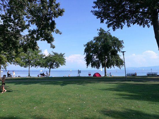 das Strand- und Hallenbad "Aquastaad"