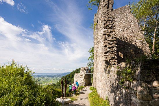 die Burgruine Alt-Ems