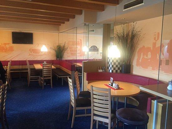 Boxenstop Cafe-Bar