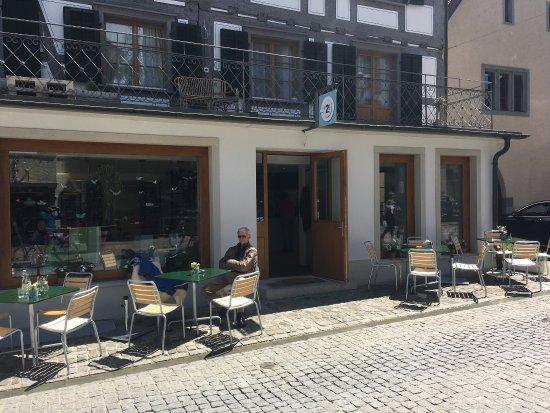 S'Z Café + Laden